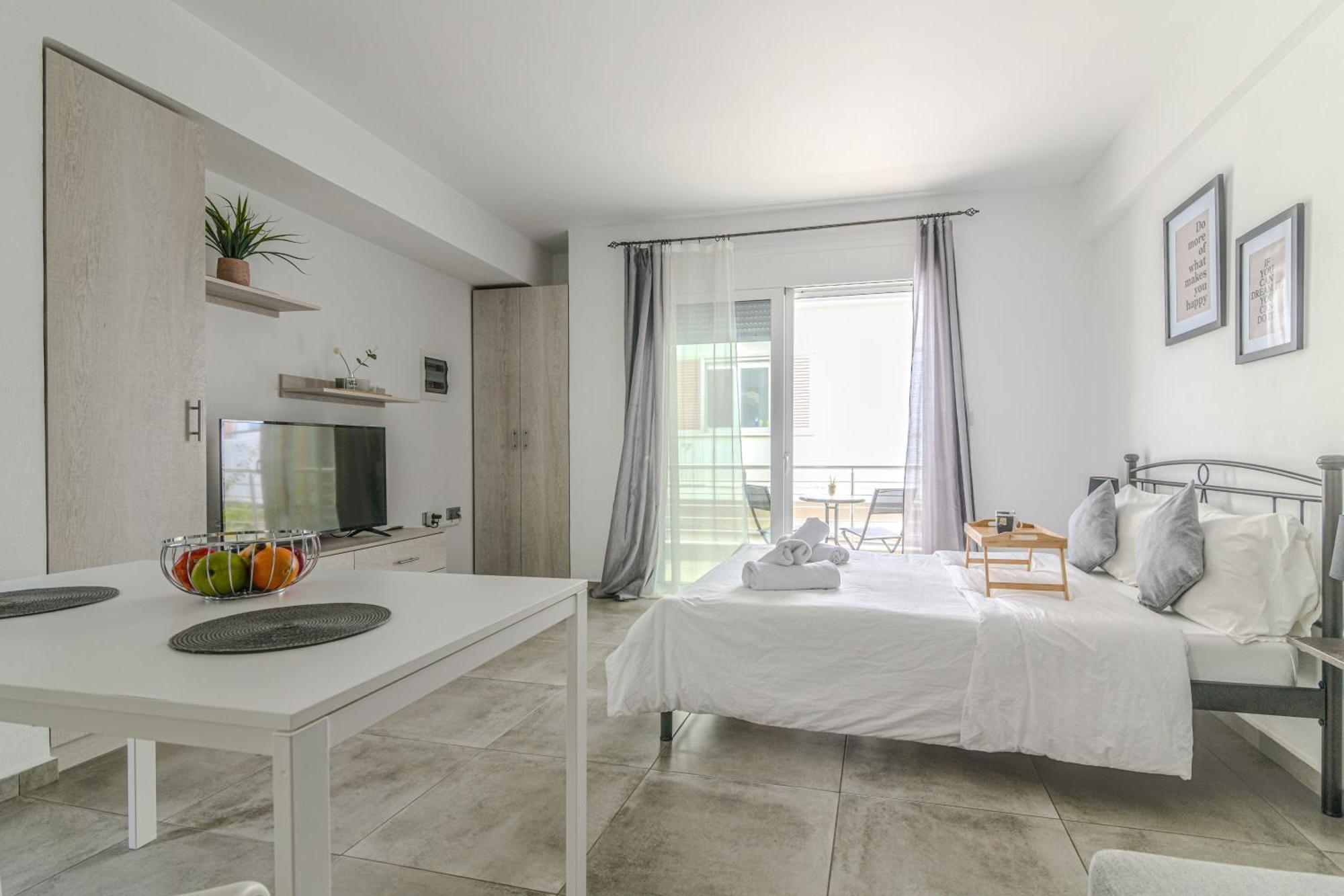Spacious Flat For Friends & Couples With Balcony * Iraklion