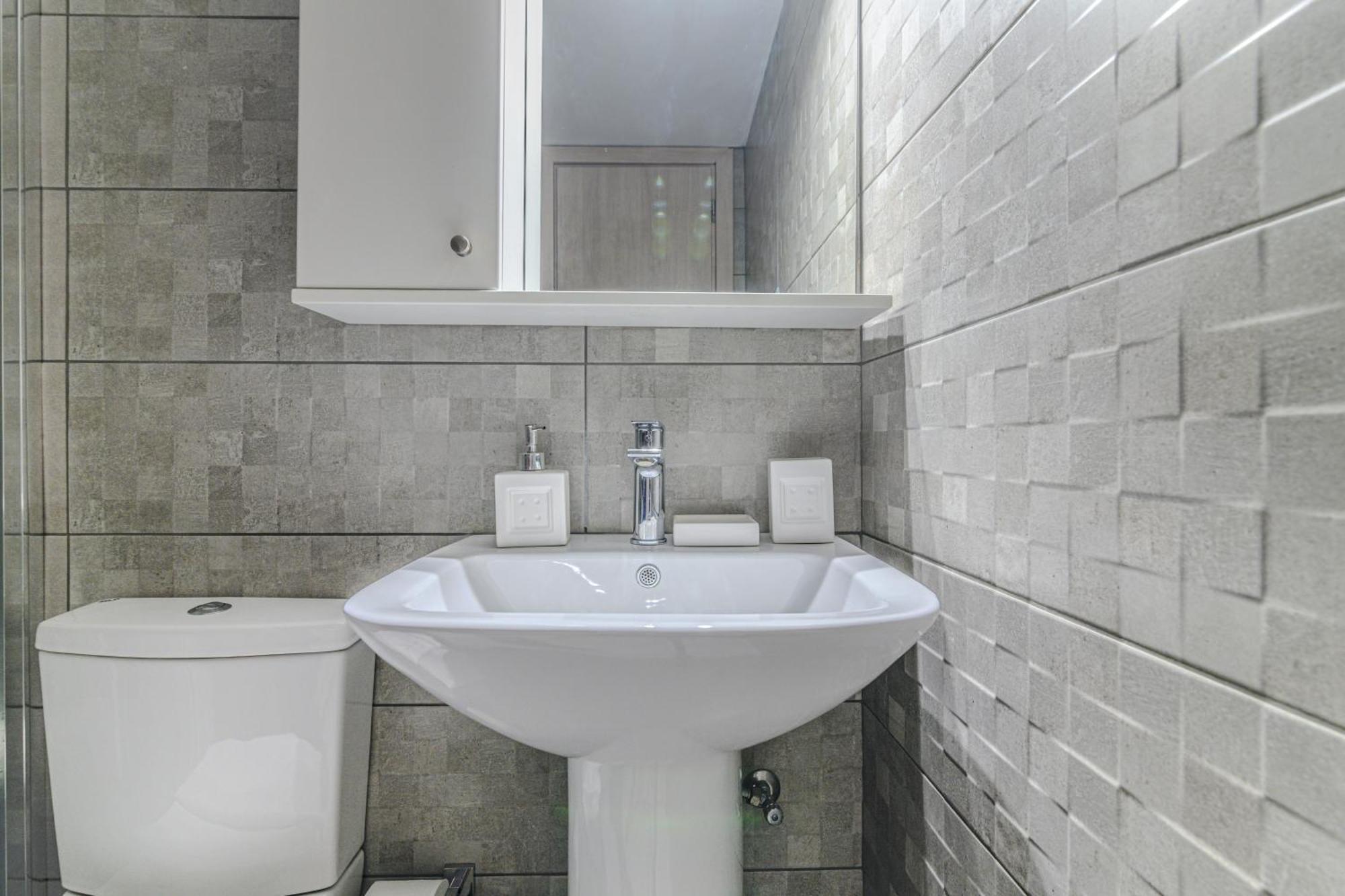 Spacious Flat For Friends & Couples With Balcony Iraklion