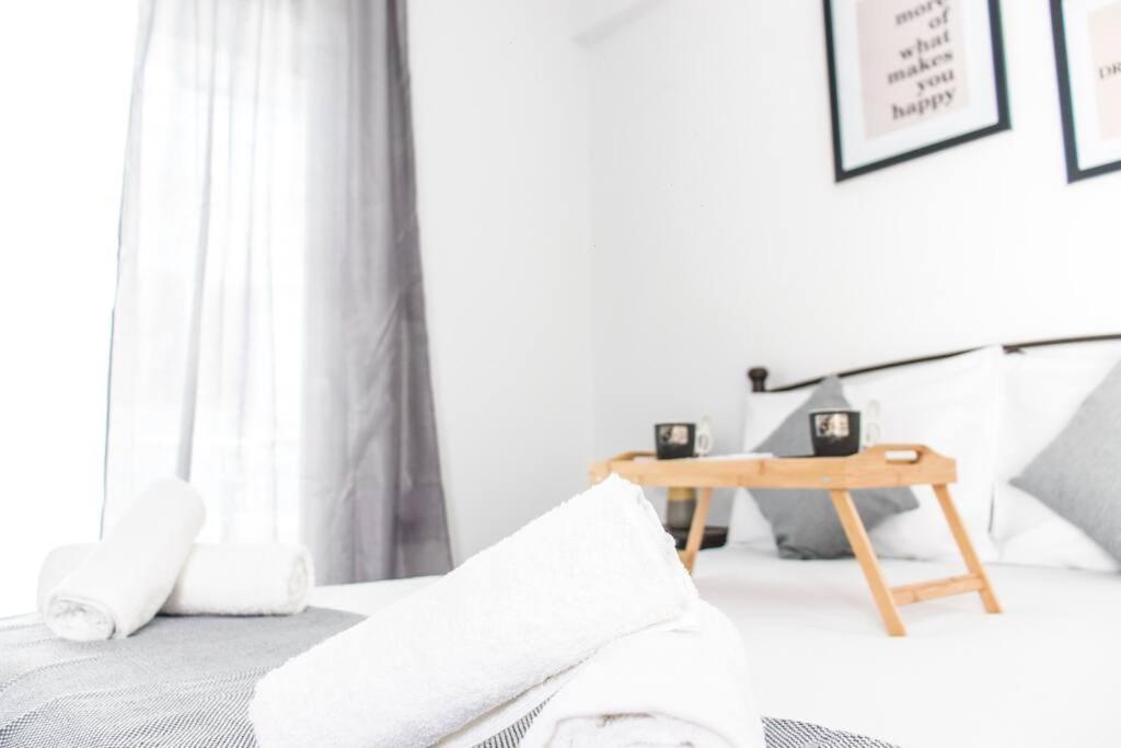 Appartement Spacious Flat For Friends & Couples With Balcony *