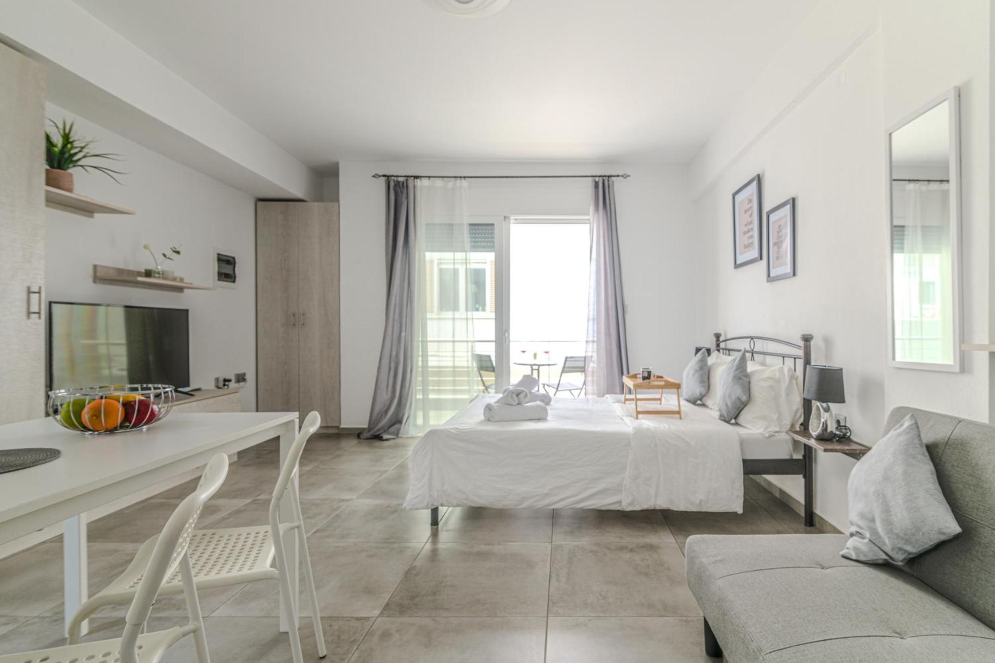 Spacious Flat For Friends & Couples With Balcony Héraklion